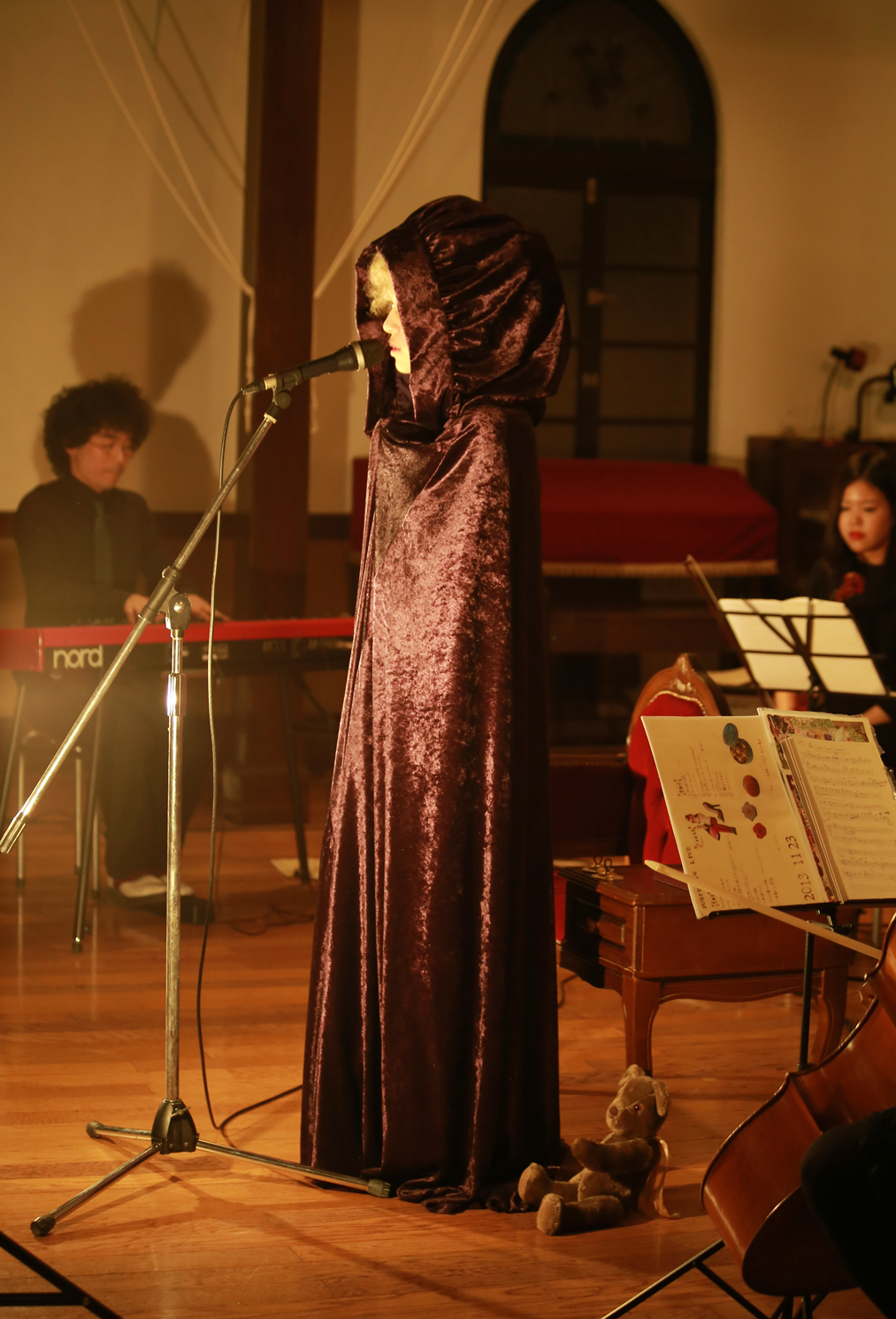 松井優子 "ピュリスタン” Costume2